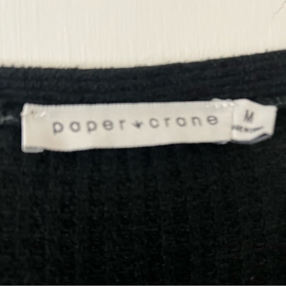 Paper Crane | Black Waffle Knit Thermal V-Neck Peplum Hi-Lo Top, Medium - Picture 5 of 6